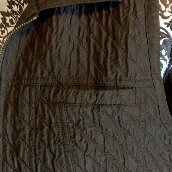 Chico's Size 1 brown zip up vest with elastic stretch band on sides. 4 pockets. - Picture 4 of 7